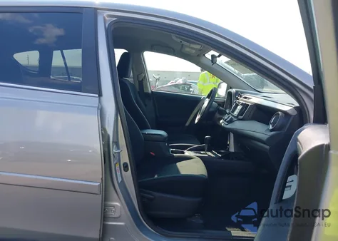 2018 Toyota Rav4 Le z USA, uszkodzony, nr VIN 2T3BFREV7JW723549